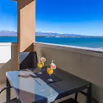 Jakov, No 2 Apartamento