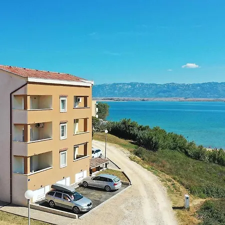 Apartment Jakov, No 2 *