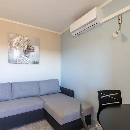 Apartment Jakov, No 2 *