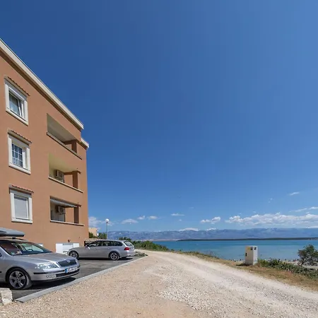 Jakov, No 2 Apartamento