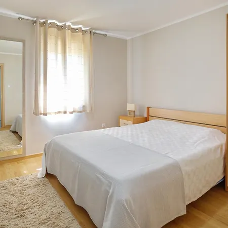 Jakov, No 2 Apartamento *