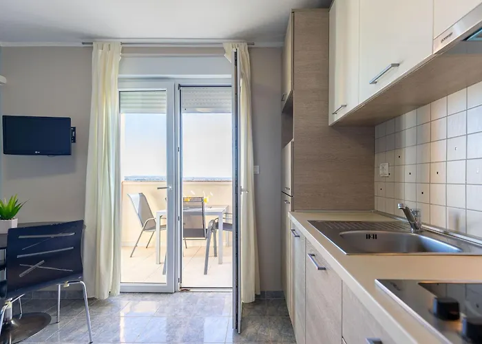 Jakov, No 2 Apartamento Nin