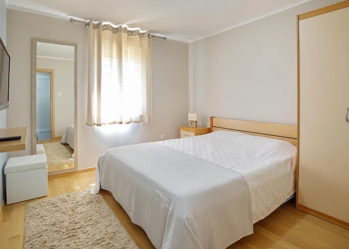 Jakov, No 2 Apartamento *